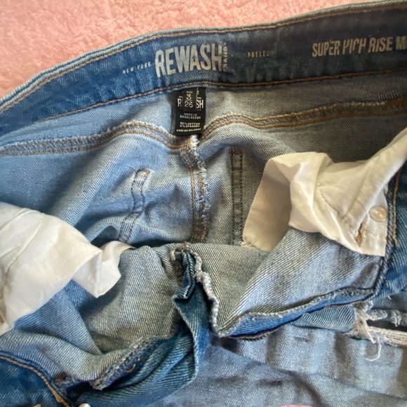 HIGH RISE JEANS SHORT - Picture 8 of 9